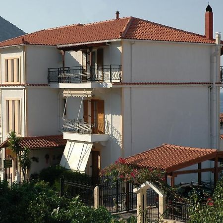 Makis Studios & Apartments Poros  Exteriör bild