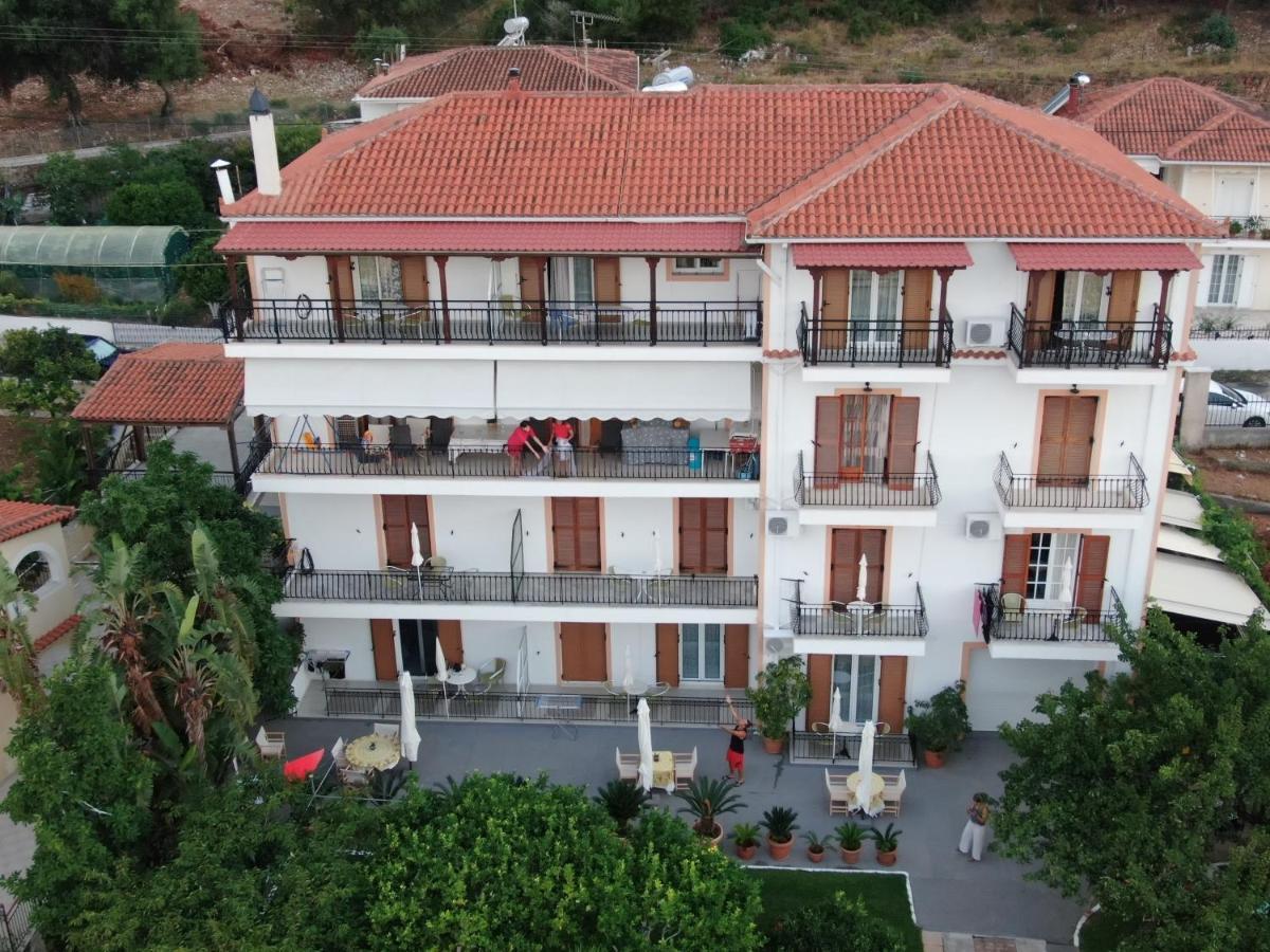 Makis Studios & Apartments Poros  Exteriör bild